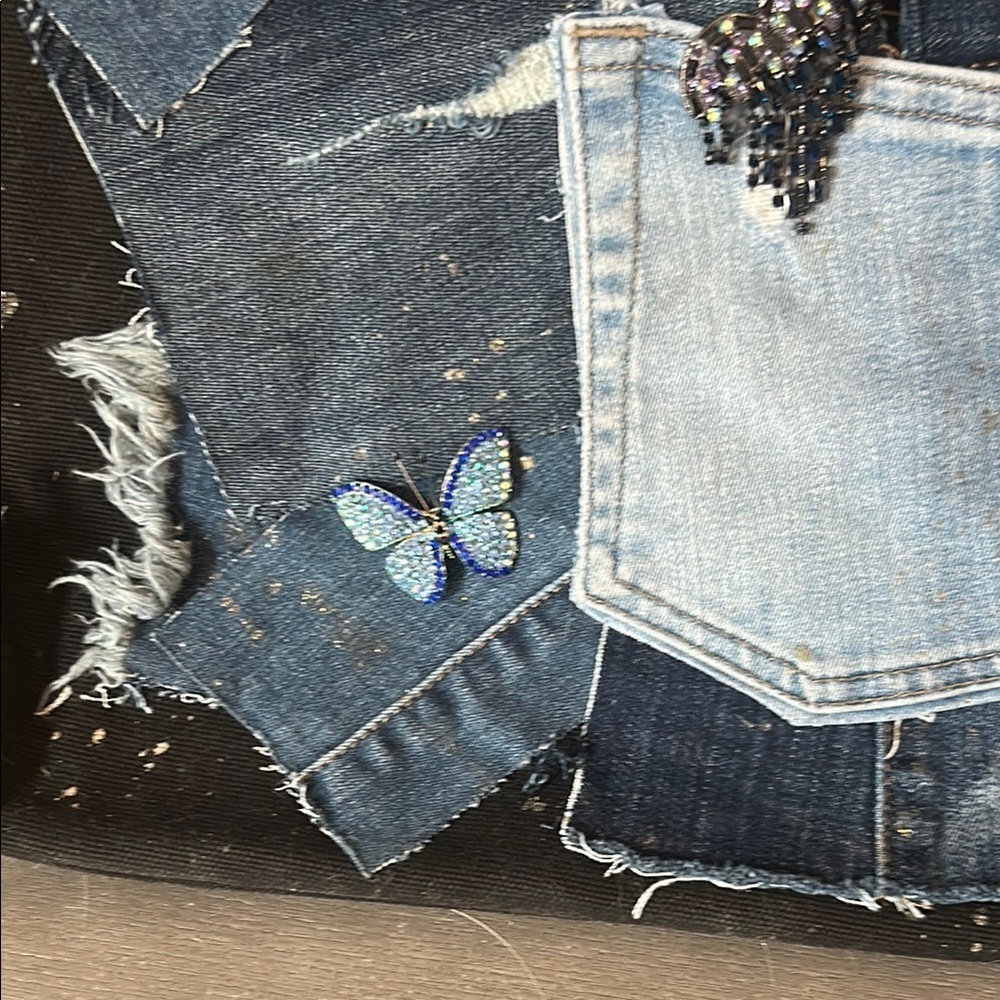 Darrah Ashley Stylish Denim Patchwork Tote Bag with pins - Picture 5 of 9